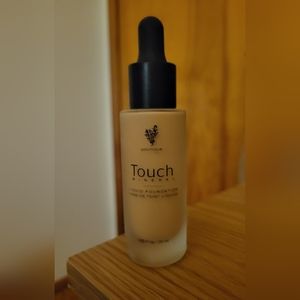 Younique foundation shade taffeta.  Brand new